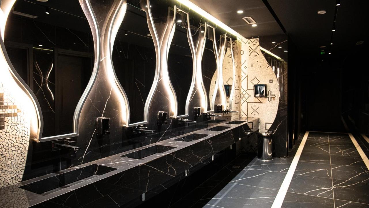 Arka Art Hotel Kashari Εξωτερικό φωτογραφία The interior of the restroom at the 2012 Olympics