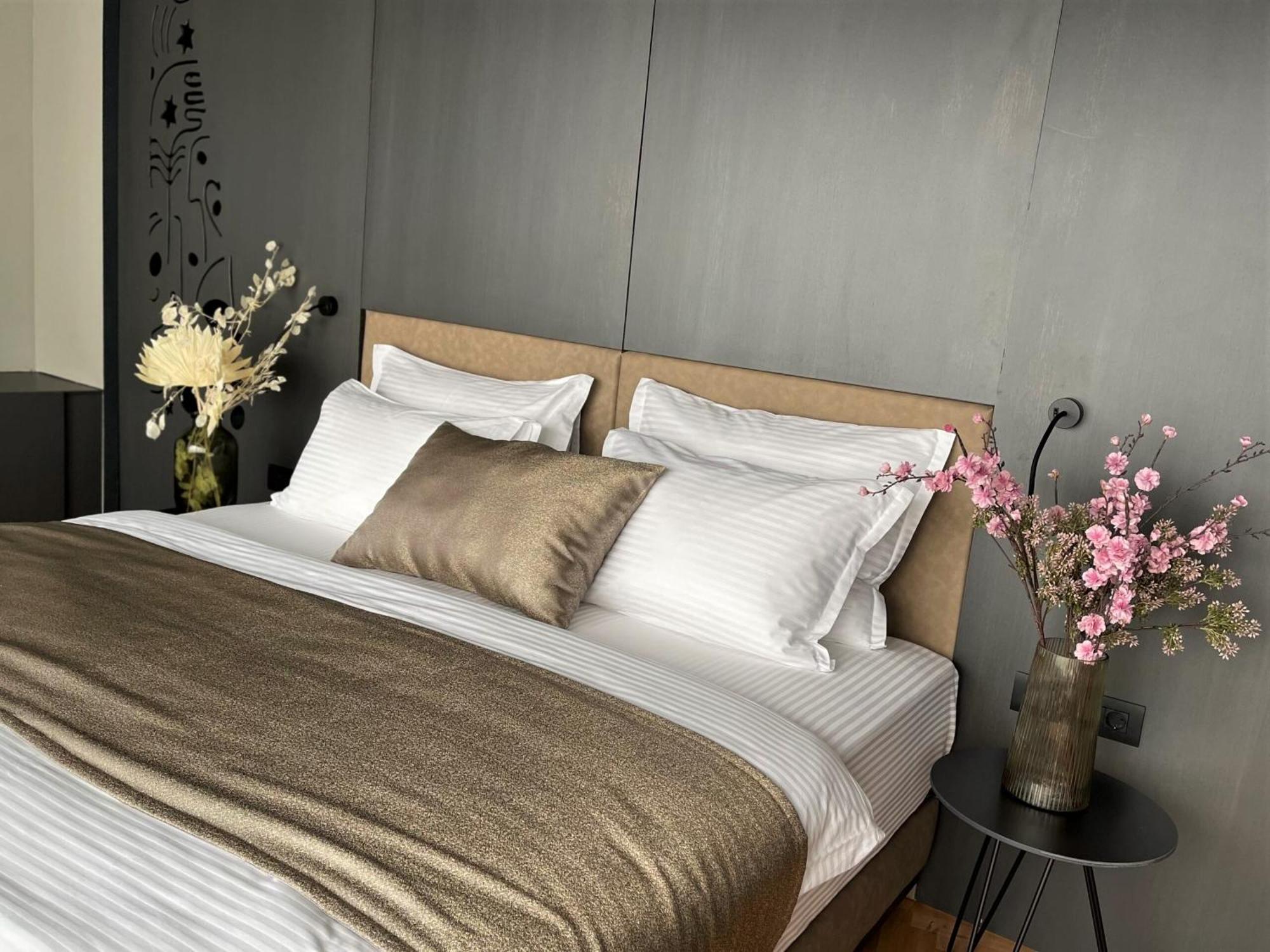 Arka Art Hotel Kashari Εξωτερικό φωτογραφία A bed with bed linen